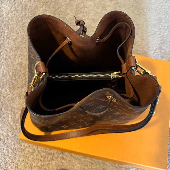 Louis Vuitton NeoNoe MM - Picture 2 of 8